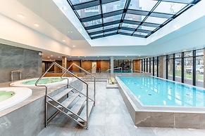 Comfortable Apartment With Balcony, Pool, Sauna