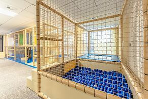 Comfortable Apartment With Balcony, Pool, Sauna