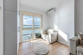 Studio With Amazing Sea View and Beach Access Durr s
