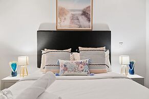 Zen By The Sea Pool - Balcony Dining - Seaview