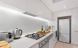 Zen By The Sea Pool - Balcony Dining - Seaview