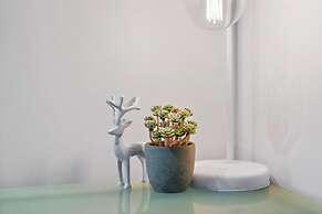 Zen By The Sea Pool - Balcony Dining - Seaview