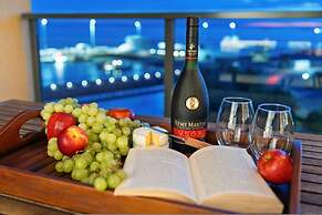 Zen By The Sea Pool - Balcony Dining - Seaview