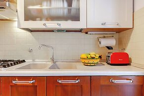 Cozy Eur Apartment With Central Location