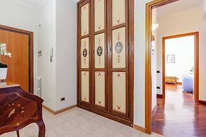 Cozy Eur Apartment With Central Location