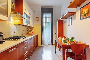 Cozy Eur Apartment With Central Location