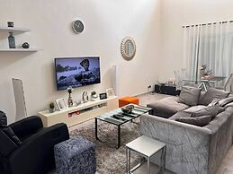 Serene Oasis in East Legon Hills - Chic 2 Bedroom Retreat