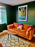 Dog Friendly Brixham Cottage, 3 Minutes to Harbour