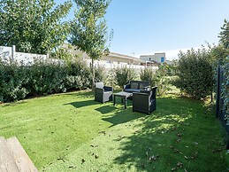 Peaceful Villa in Serignan