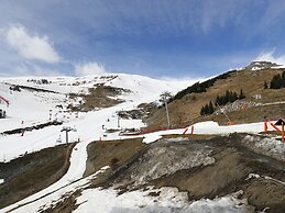 Apartment in French Alps With Pool & Ski Access