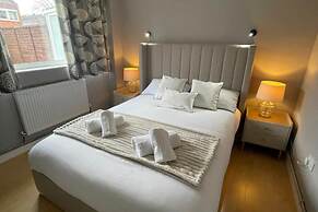 Bee Temple Entire Spacious 3-bed Apartment