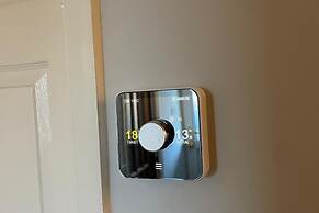 Bee Temple Entire Spacious 3-bed Apartment