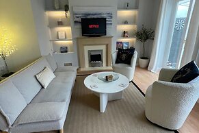 Bee Temple Entire Spacious 3-bed Apartment