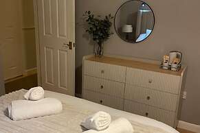 Bee Temple Entire Spacious 3-bed Apartment