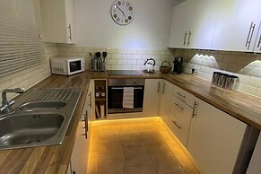 Bee Temple Entire Spacious 3-bed Apartment