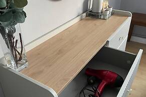 Bee Temple Entire Spacious 3-bed Apartment