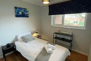 Bee Temple Entire Spacious 3-bed Apartment