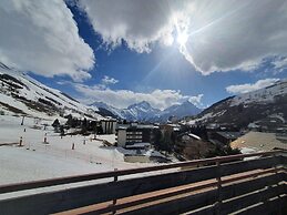 Cozy Alpine Escape Near Slopes