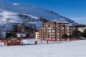Cozy Alpine Escape Near Slopes