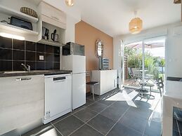 Bright Villa Stay in Serignan