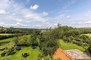 The Mallyan Spout Hotel