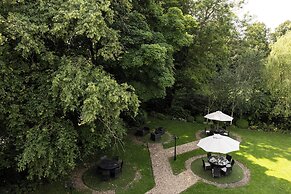 The Mallyan Spout Hotel