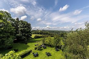 The Mallyan Spout Hotel