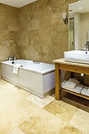 The Mallyan Spout Hotel