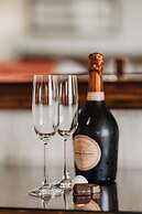 The Mallyan Spout Hotel