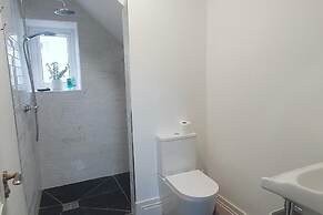 Apartment-sleeps2-parking-garden-patio