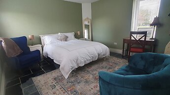 Apartment-sleeps2-parking-garden-patio