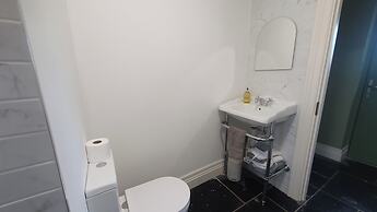 Apartment-sleeps2-parking-garden-patio