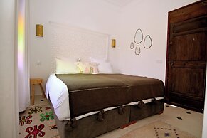 Riad larbi khalis