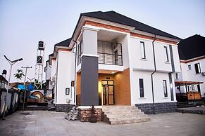 De Mipos Luxury Suites