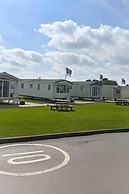 Harwich - Caravan - Sleeps 10 - Garden - Pool