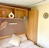 Harwich - Caravan - Sleeps 10 - Garden - Pool