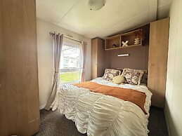 Harwich - Caravan - Sleeps 10 - Garden - Pool