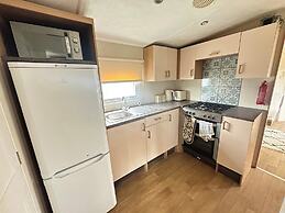 Harwich - Caravan - Sleeps 10 - Garden - Pool