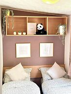 Harwich - Caravan - Sleeps 10 - Garden - Pool