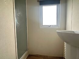 Harwich - Caravan - Sleeps 10 - Garden - Pool