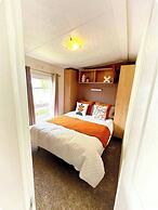 Harwich - Caravan - Sleeps 10 - Garden - Pool