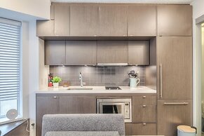 Waterfront Clair Avenue Suites