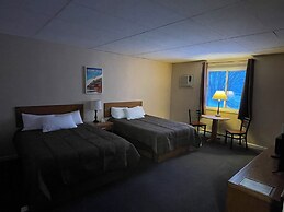 Fletchys Pictured Rocks Resort