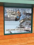 Fletchys Pictured Rocks Resort