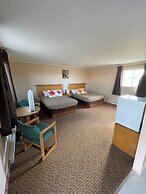 Fletchys Pictured Rocks Resort