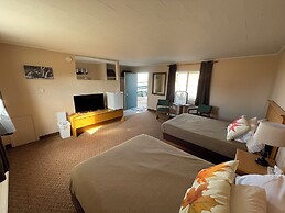 Fletchys Pictured Rocks Resort