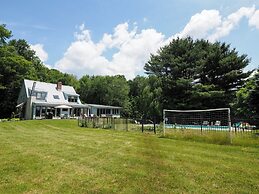 Charming 6 Bdrm Countryside Stay