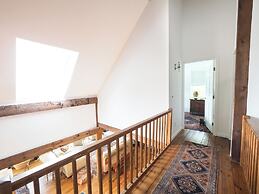 Charming 6 Bdrm Countryside Stay