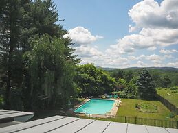 Charming 6 Bdrm Countryside Stay