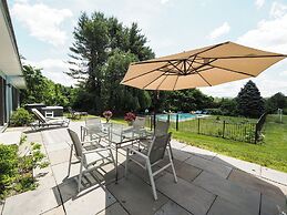 Charming 6 Bdrm Countryside Stay